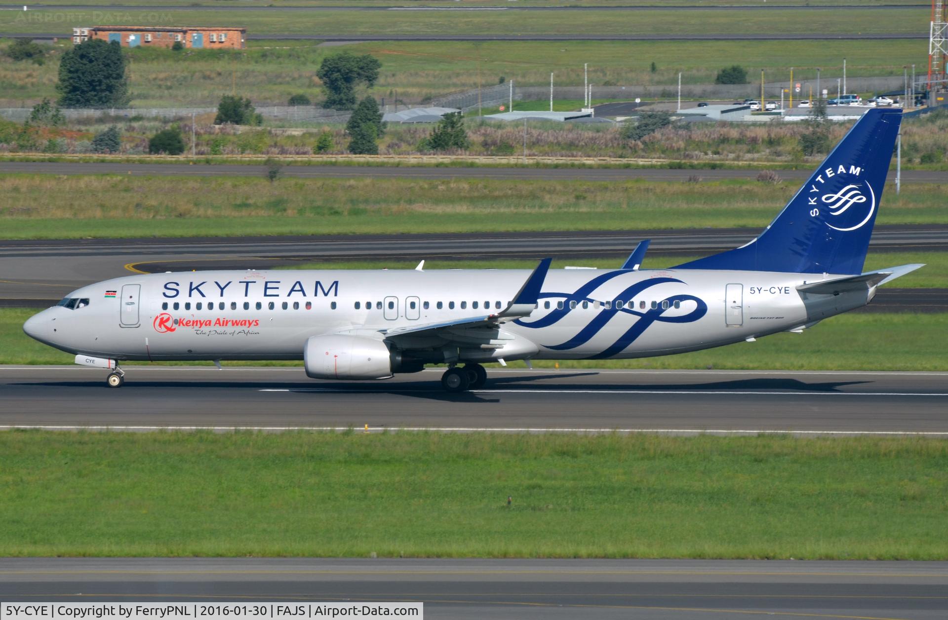 5Y-CYE, 2015 Boeing 737-86N C/N 43408, Kenya Airways B738 in Skyteam c/s taking-off from JNB.