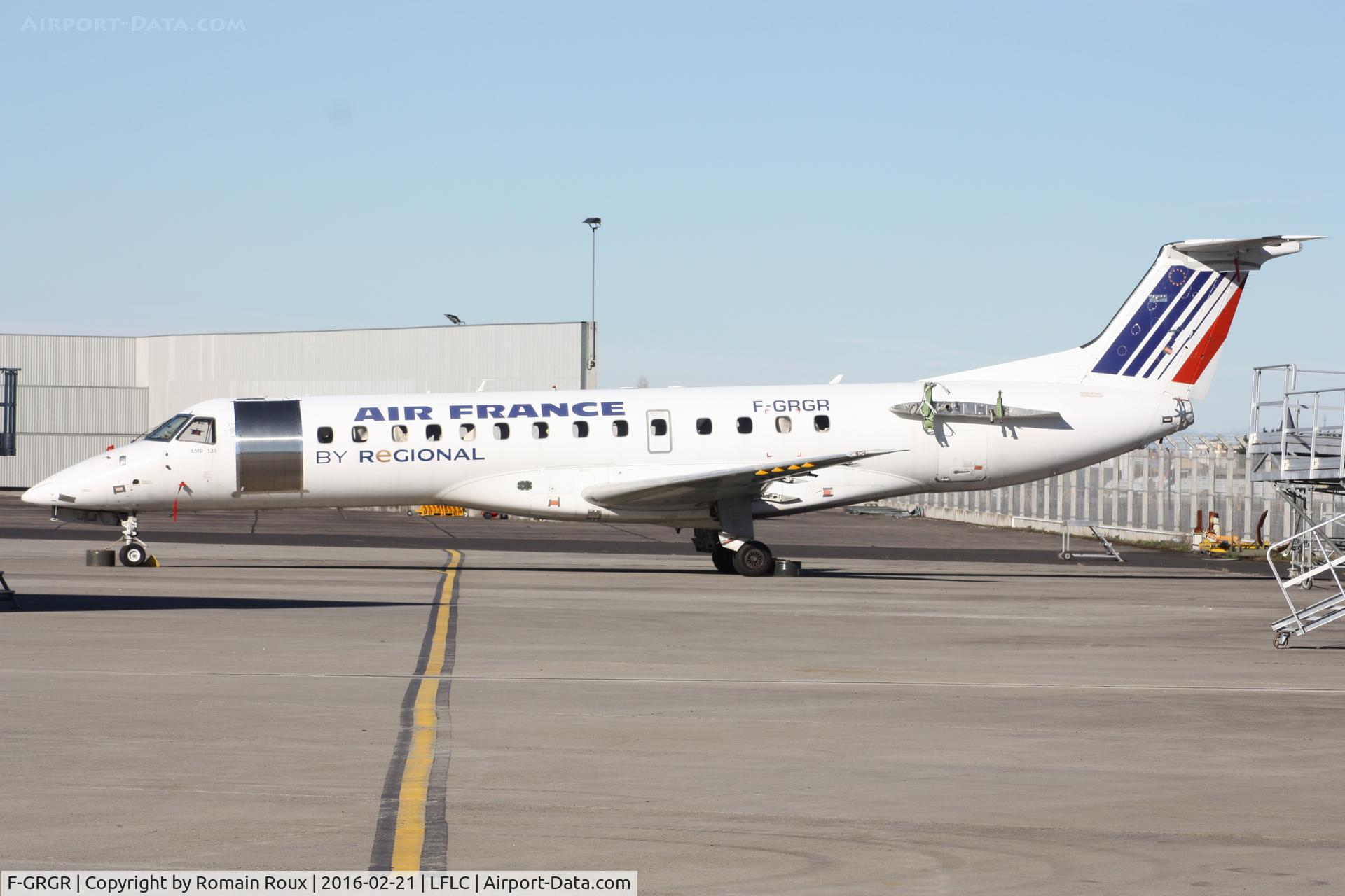 F-GRGR, 2000 Embraer ERJ-135ER (EMB-135ER) C/N 145236, Parked