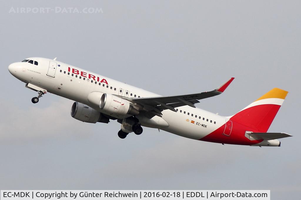 EC-MDK, 2014 Airbus A320-214 C/N 6328, Climbing