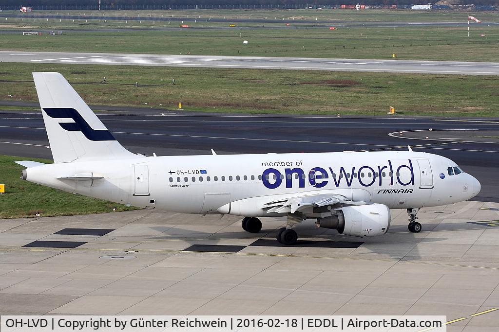 OH-LVD, 2000 Airbus A319-112 C/N 1352, Departing