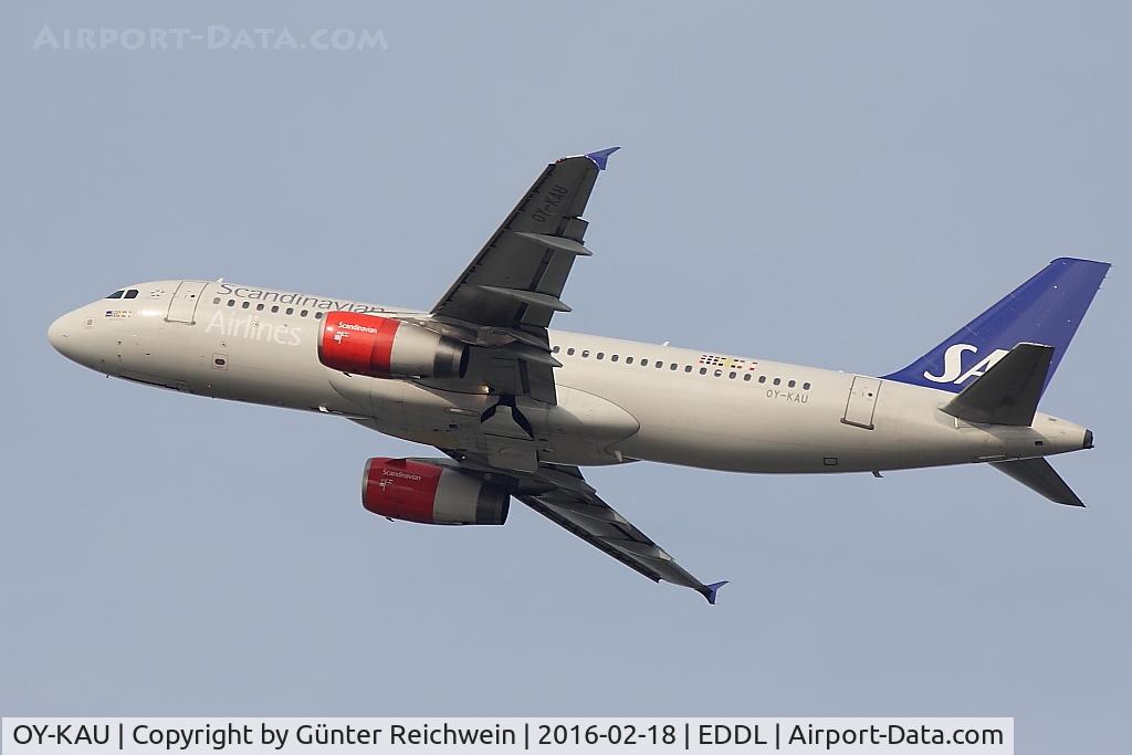 OY-KAU, 2007 Airbus A320-232 C/N 3227, Climbing