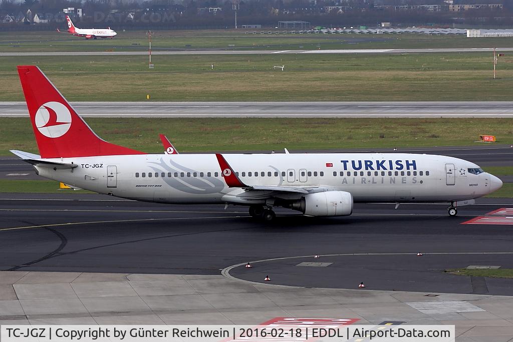 TC-JGZ, 2008 Boeing 737-8F2 C/N 35789, Departing