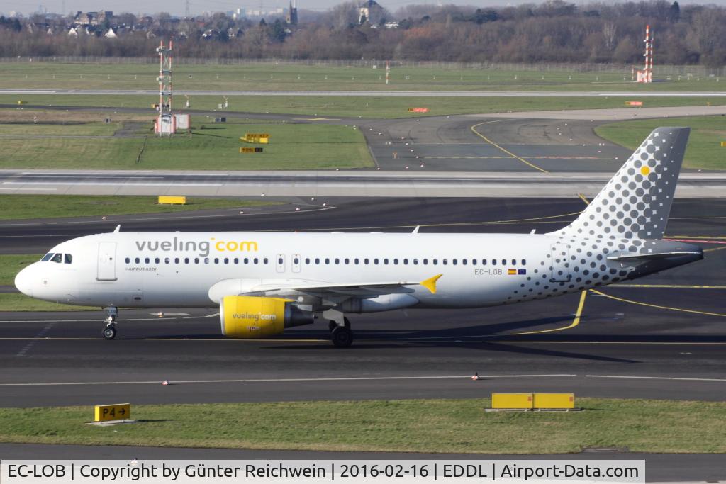 EC-LOB, 2011 Airbus A320-214 C/N 4849, Taxiing to the terminal