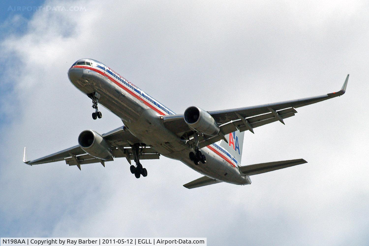 N198AA, 2001 Boeing 757-223 C/N 32392, Boeing 757-223 [32392] (American Airlines) Home~G 12/05/2011. On approach 27R.