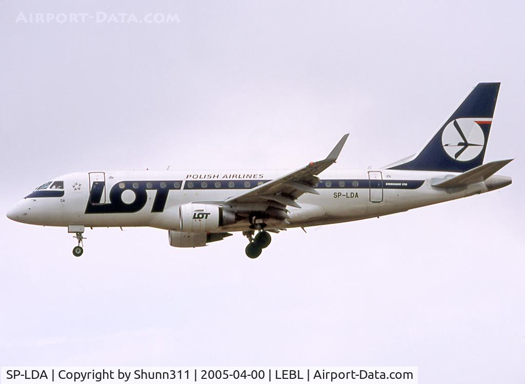 SP-LDA, 2004 Embraer 170ST (ERJ-170-100ST) C/N 17000023, Landing rwy 25
