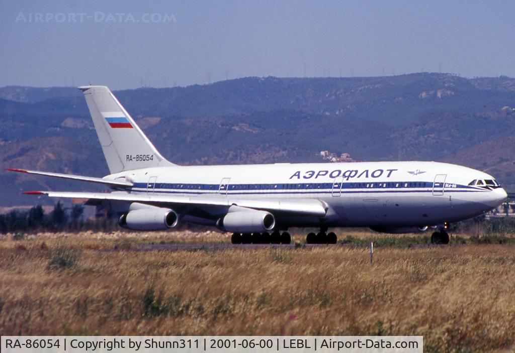 RA-86054, 1983 Ilyushin IL-86 C/N 51483203021, Lining up rwy 20 for departure...