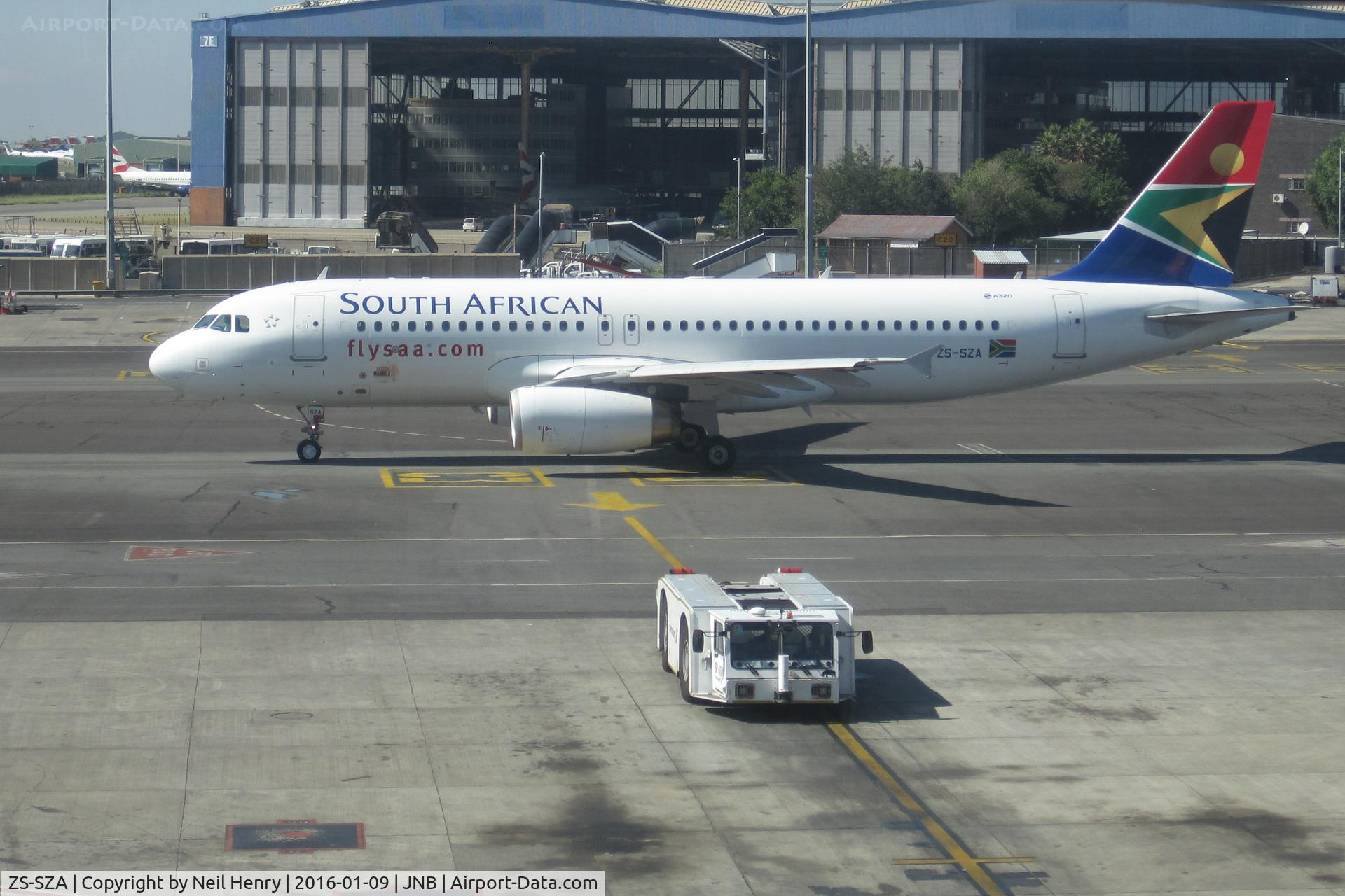 ZS-SZA, 2013 Airbus A320-232 C/N 5637, taken from Terminal'B' at JNB on 09Jan2016
