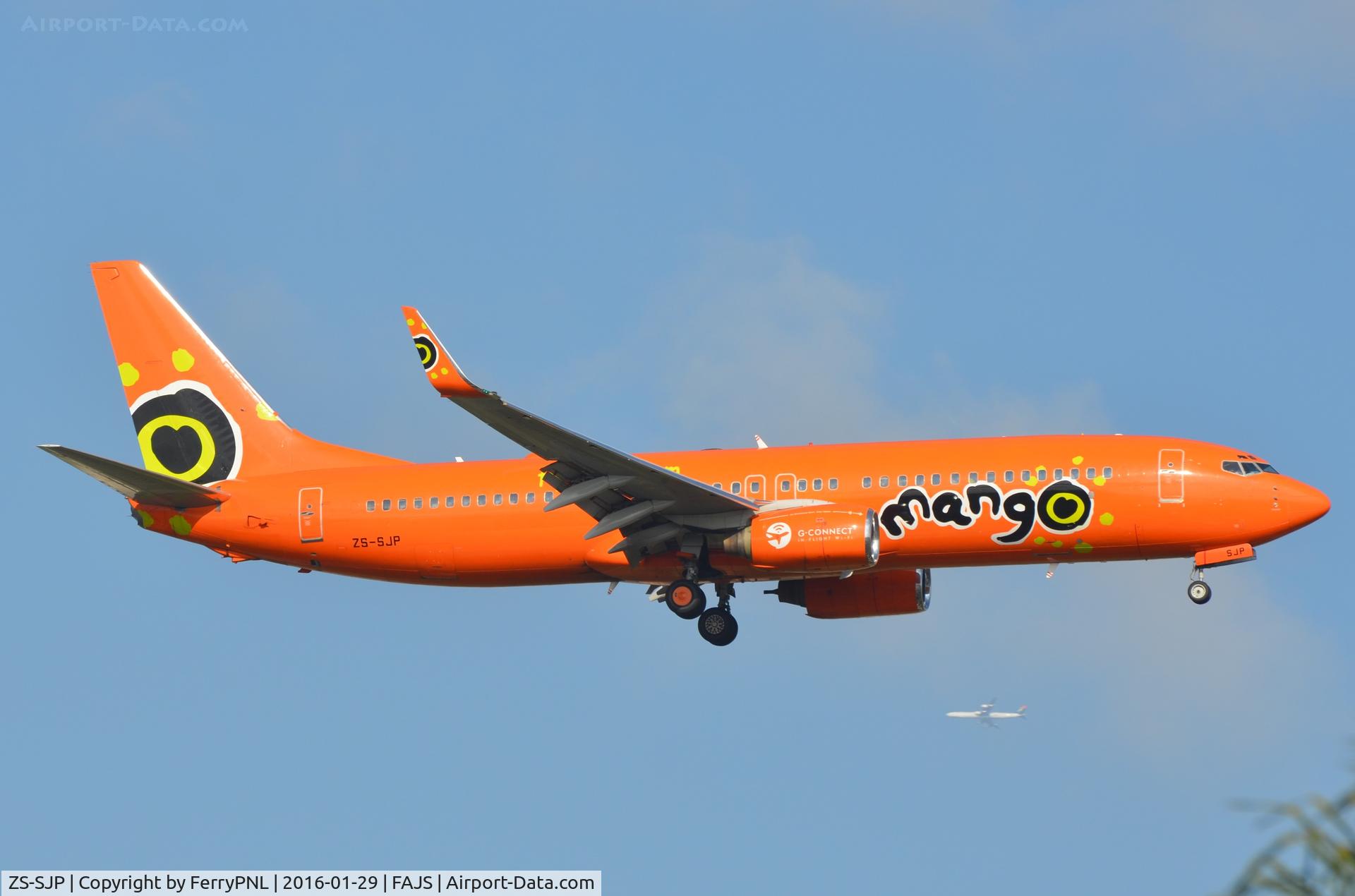 ZS-SJP, 2001 Boeing 737-8BG C/N 32358, Mango B738 landing