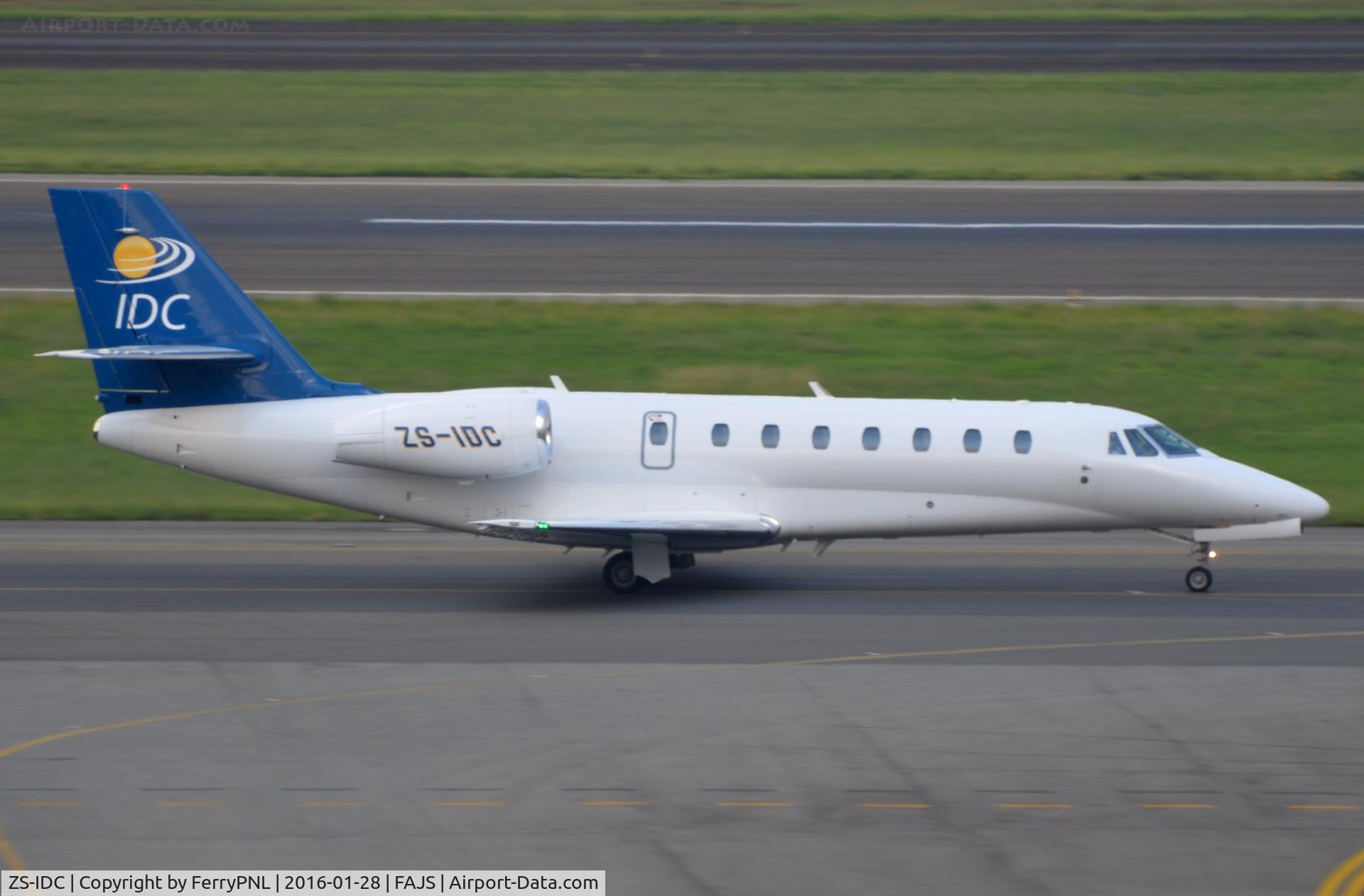 ZS-IDC, 2008 Cessna 680 Citation Sovereign C/N 680-0224, Ce680 Sovereign taxying past in JNB