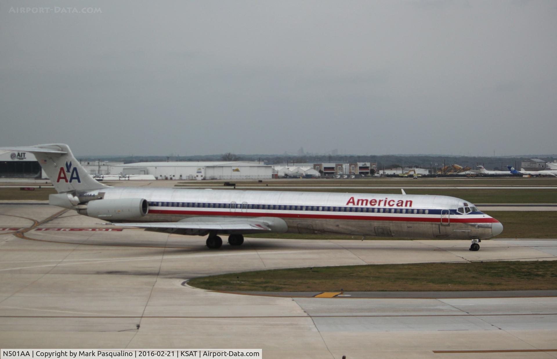 N501AA, 1989 McDonnell Douglas MD-82 (DC-9-82) C/N 49738, MD-82