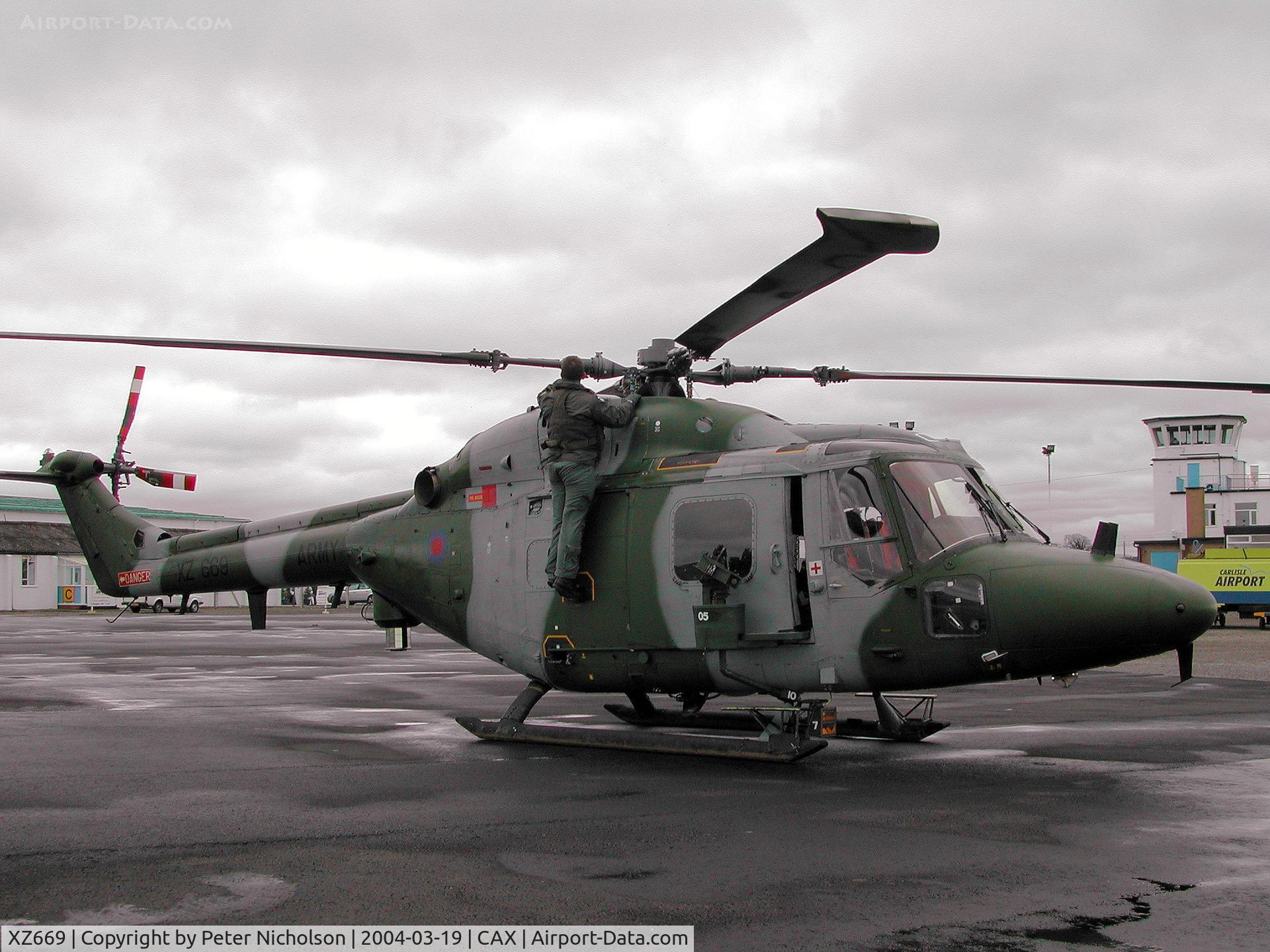 XZ669, 1981 Westland Lynx AH.7 C/N 230, Lynx AH.7, callsign Army Air 907, of 655 Squadron as seen at Carlisle in the Spring of 2004.