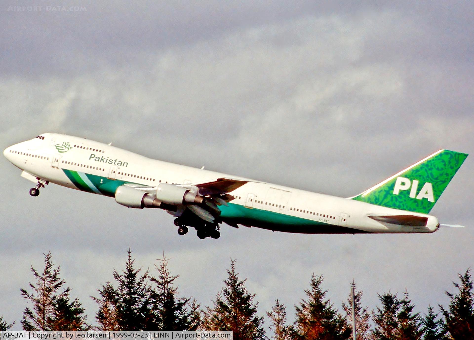 AP-BAT, 1980 Boeing 747-240B C/N 22077, Shannon 23.3.99
