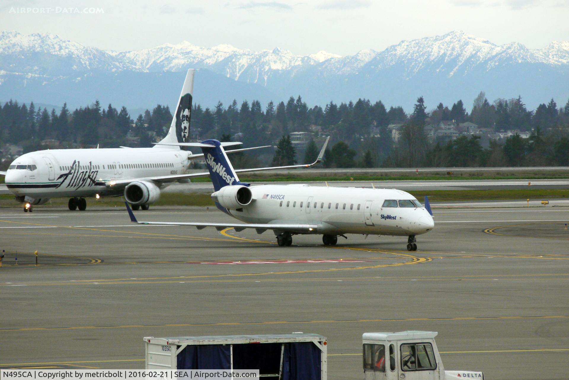 N495CA, 2003 Bombardier CRJ-200ER (CL-600-2B19) C/N 7774, Arrival at SEA