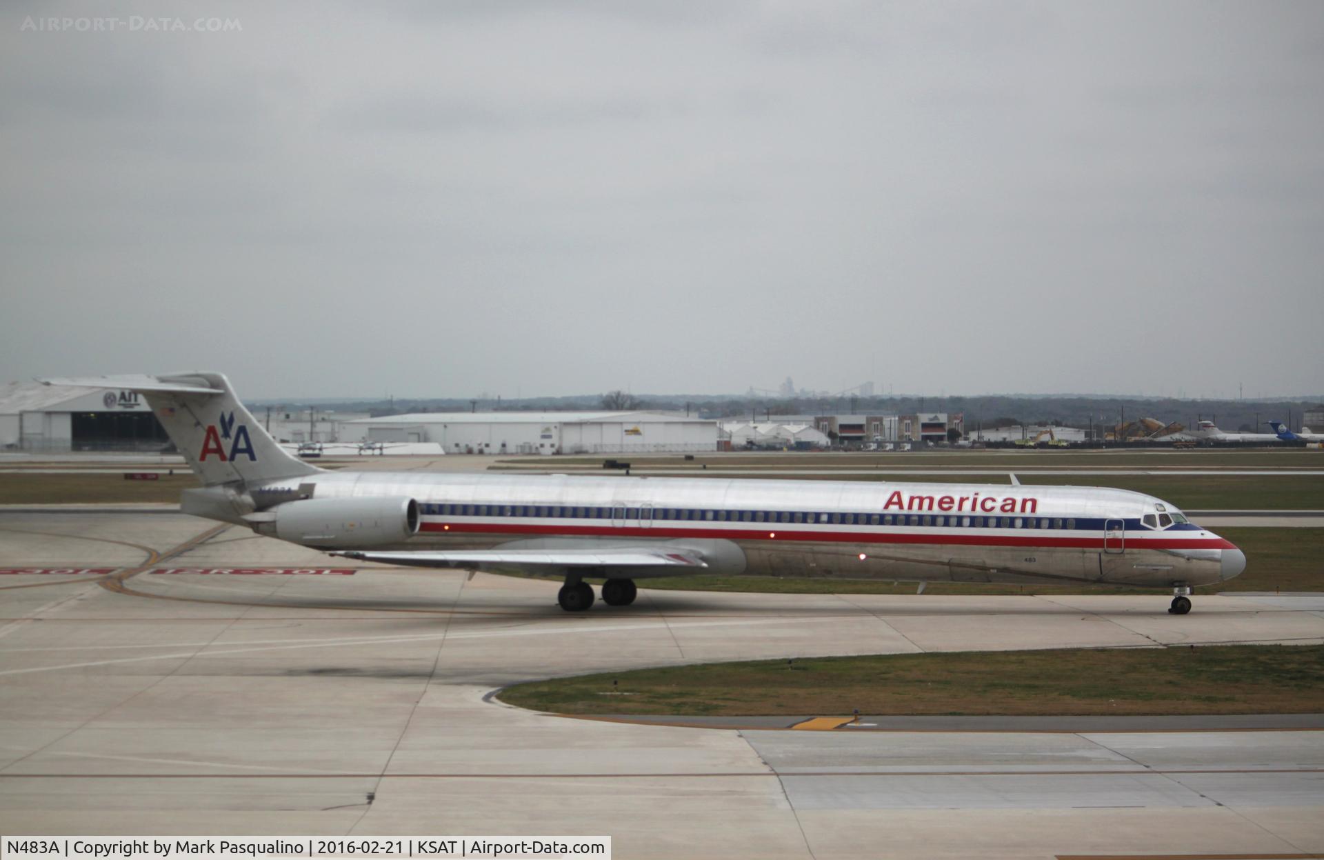 N483A, 1988 McDonnell Douglas MD-82 (DC-9-82) C/N 49676, MD-82