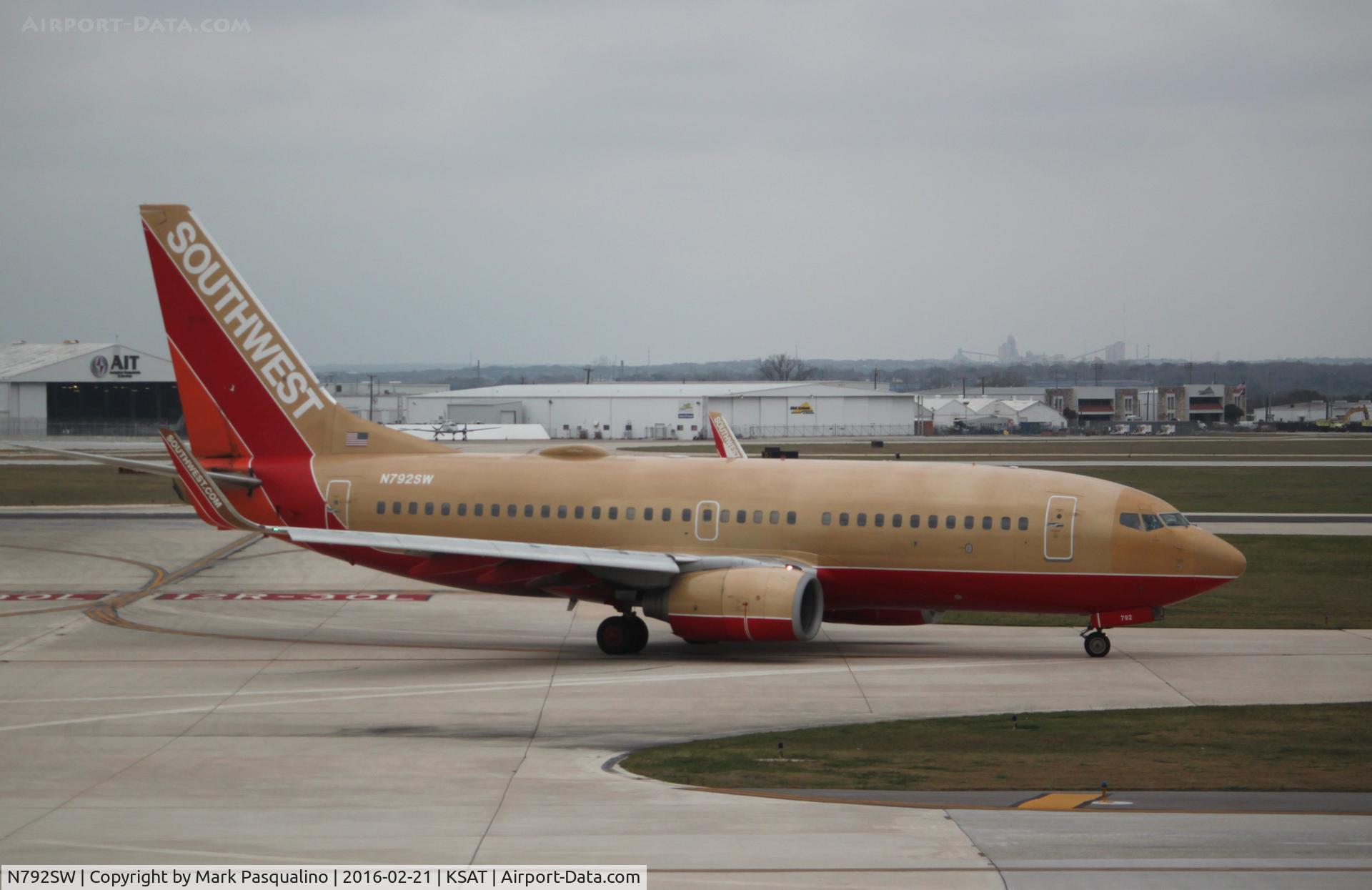 N792SW, 2000 Boeing 737-7H4 C/N 27887, Boeing 737-700
