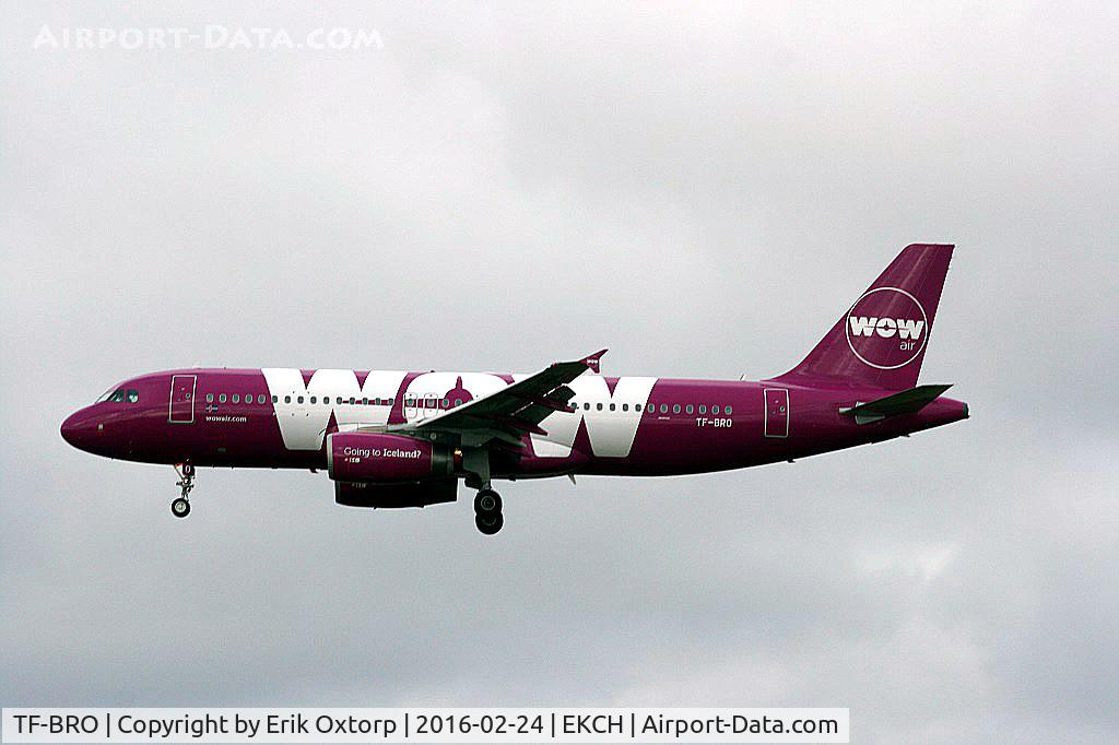 TF-BRO, 2010 Airbus A320-232 C/N 4305, The newly repainted TF-BRO landing rw 22L