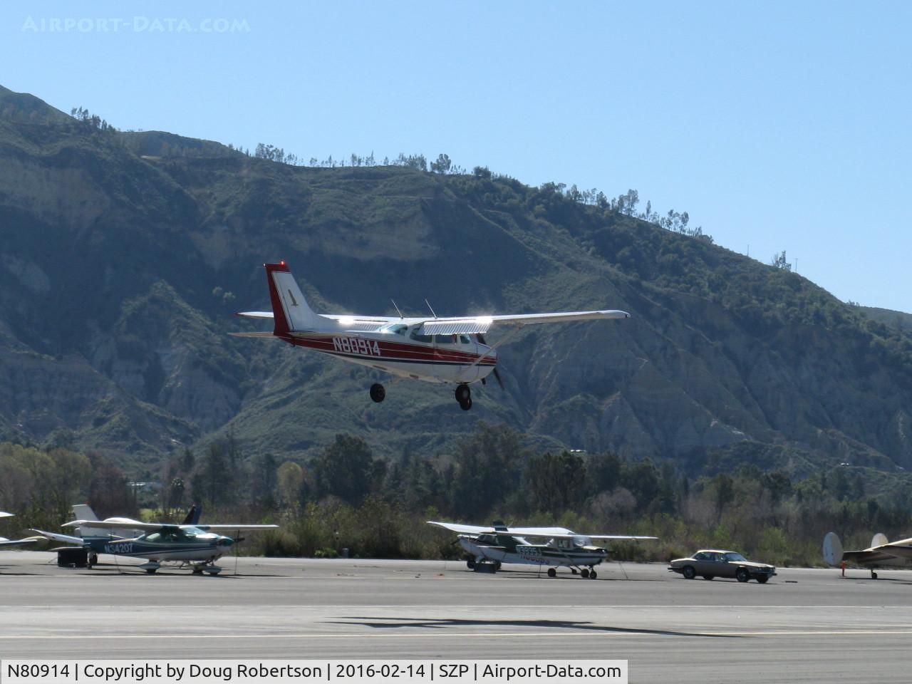 N80914, 1976 Cessna 172M C/N 17266799, 1976 Cessna 172M SKYHAWK, Lycoming O-320-E2D 150 Hp, another landing Rwy 22.