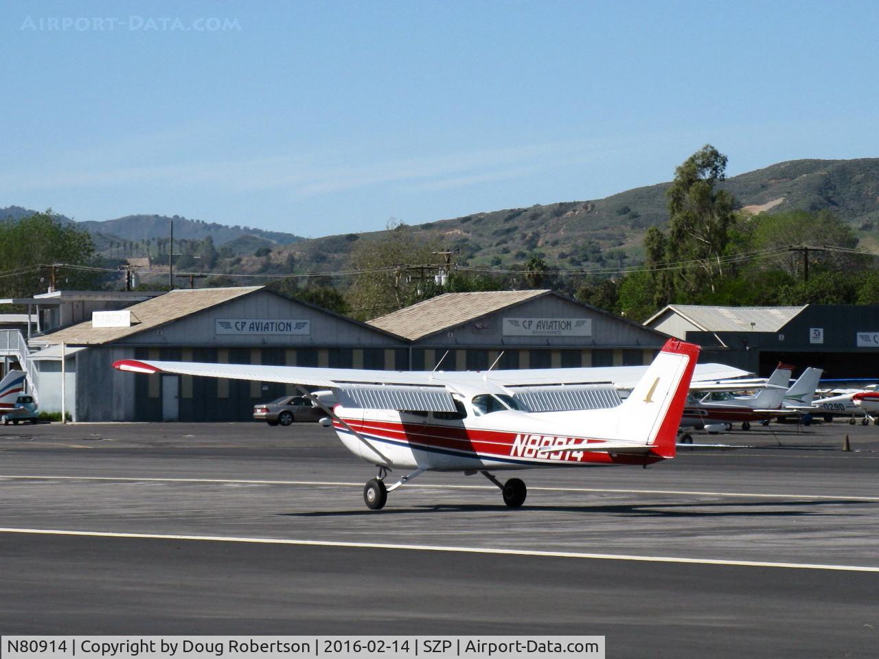 N80914, 1976 Cessna 172M C/N 17266799, 1976 Cessna 172m SKYHAWK, Lycoming O-320-E2D 150 Hp, landing roll Rwy 22