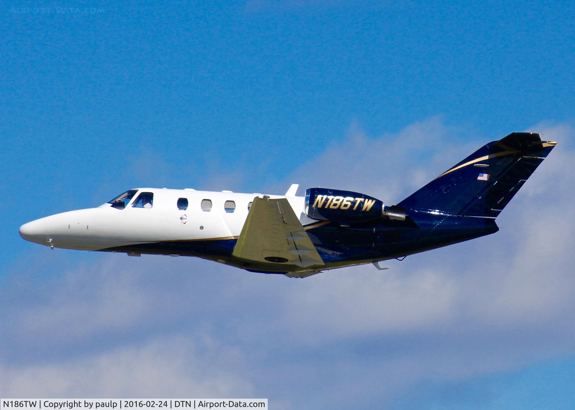 N186TW, 2001 Cessna 525 C/N 525-0416, At Downtown Shreveport.