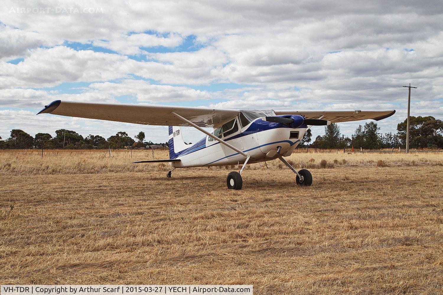 VH-TDR, 1965 Cessna 180H Skywagon C/N 18051592, AAAA fly in Echuca 2015