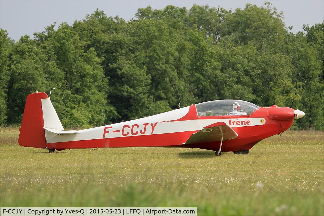 F-CCJY, 1974 Scheibe SF-28A Tandem-Falke Tandem Falke C/N 5763, Scheibe SF-28A Tandem Falke, Taxiing after landing, La Ferté-Alais airfield (LFFQ) Airshow 2015