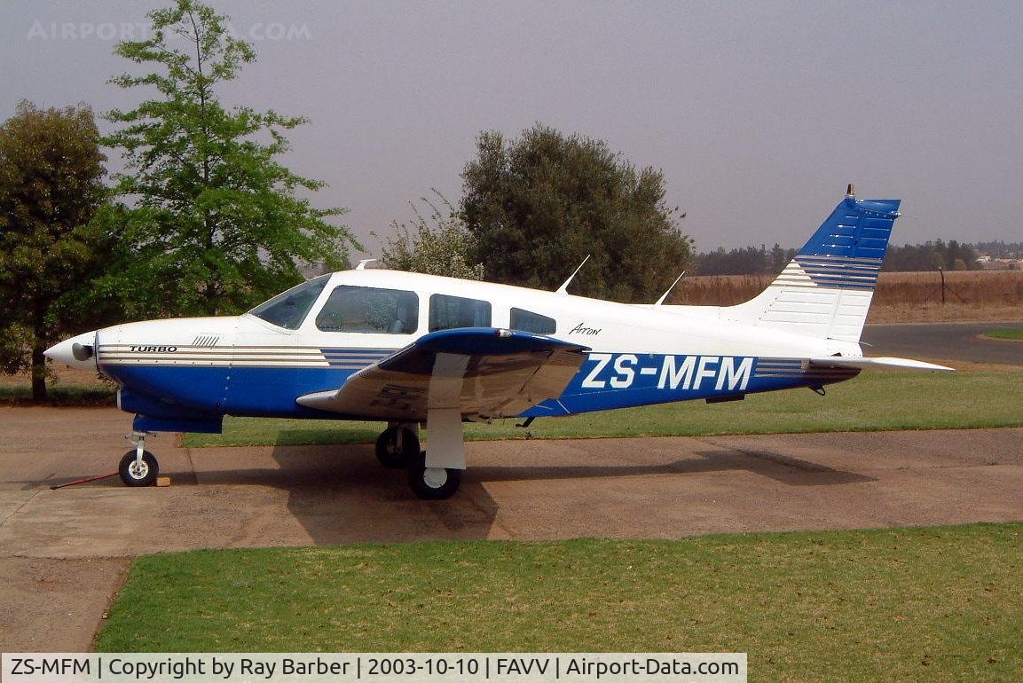 ZS-MFM, Piper PA-28R-201T Cherokee Arrow III C/N 28R-7803113, Piper PA-28R-201T Turbo Arrow III [28R-7803113] Vereeniging~ZS 10/10/2003