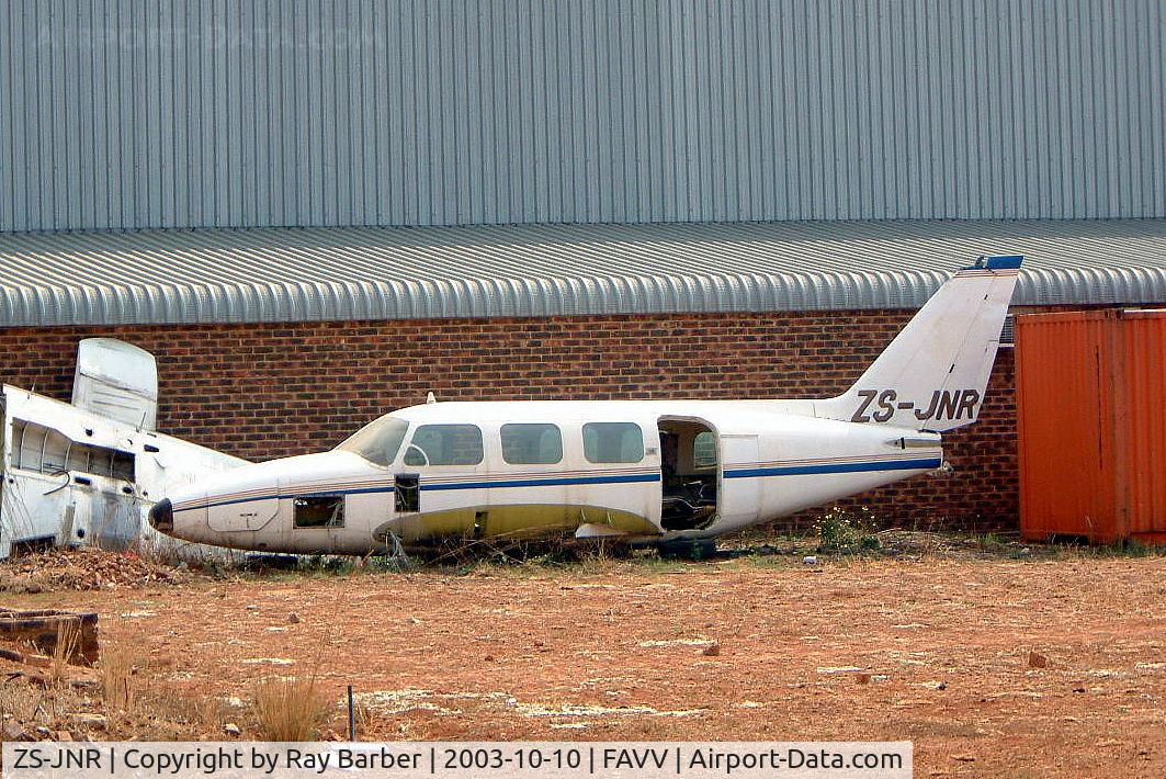 ZS-JNR, 1975 Piper PA-31-325 Navajo C/R C/N 31-7512052, Piper PA-31-325 Navajo C/R [31-7512052] Vereeniging~ZS 10/10/2003