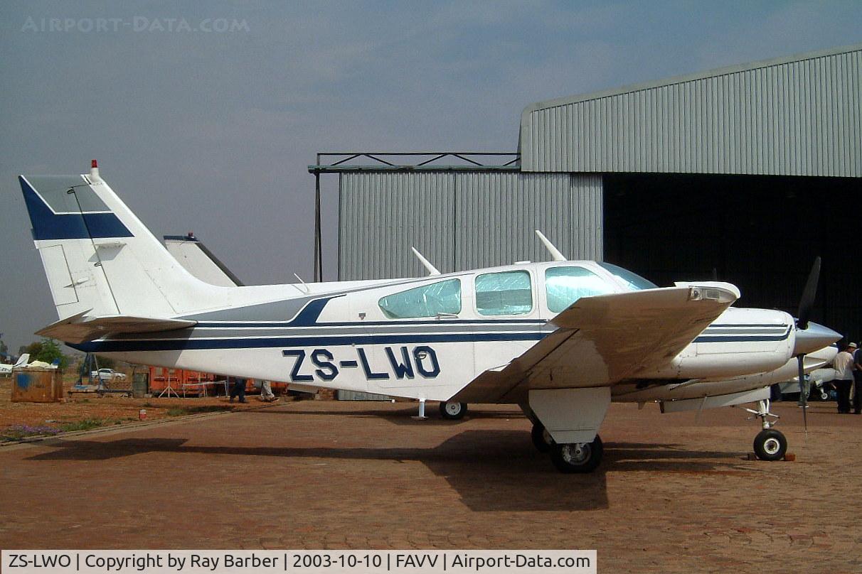 ZS-LWO, 1978 Beech 95-B55 (T42A) Baron C/N TC-2115, Beech 95-B55 Baron [TC-2115] Vereeniging~ZS 10/10/2003