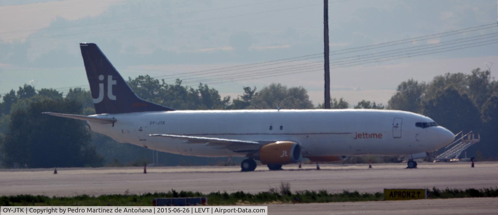 OY-JTK, 1990 Boeing 737-4Y0 C/N 24903, Foronda - Vitoria-Gasteiz - España