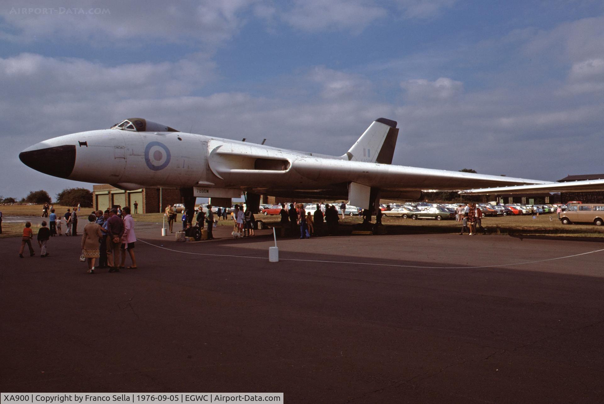 XA900, 1957 Avro Vulcan B.1 C/N PS12, Avro Vulcan B1 XA900/7896M at RAF Cosford in 1976. First delivered in March 1957  XA900 was one of the the last B1s to fly with the RAF. Retired to Cosford as an instructional airframe was scrapped in 1985.
