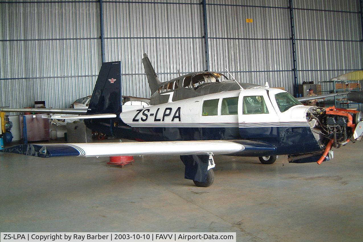 ZS-LPA, 1967 Mooney M20F Executive C/N 670408, Mooney M.20F Executive [670408] Vereeniging~ZS 10/10/2003