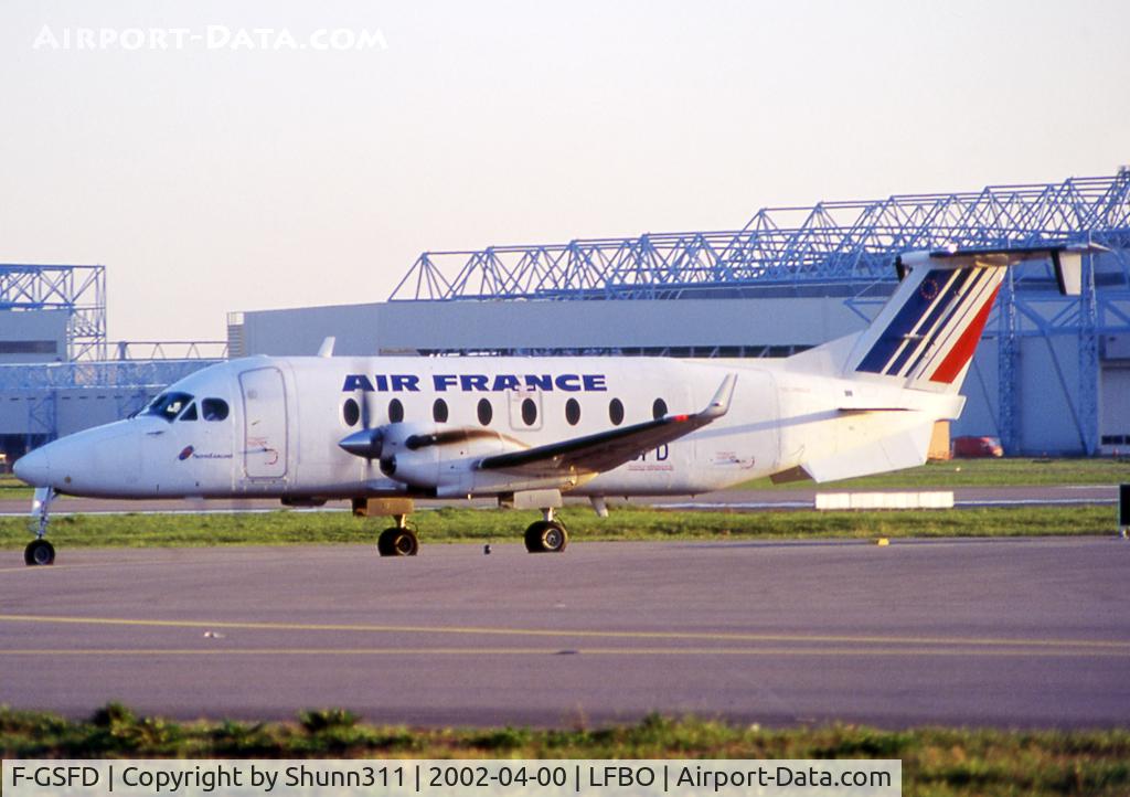 F-GSFD, 1996 Beech 1900D C/N UE-252, Taxiing to the Terminal... Air France c/s but operated by Proteus Airlines