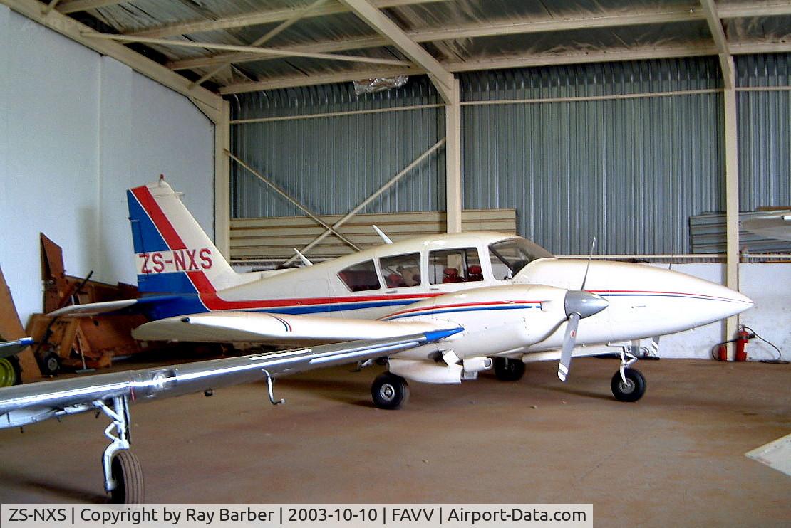 ZS-NXS, Piper PA-23-250 Aztec C C/N 272992, Piper PA-23-250 Aztec C [27-2992] Vereeniging~ZS 10/10/2003