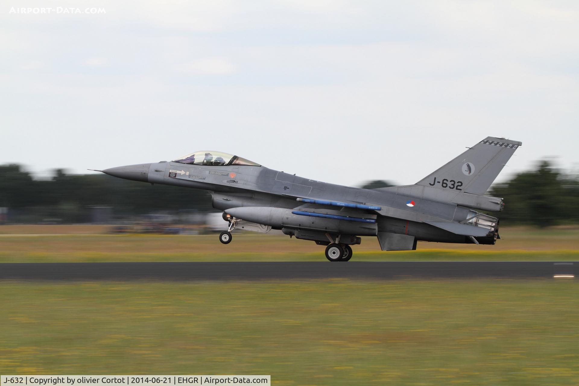 J-632, General Dynamics F-16A Fighting Falcon C/N 6D-64, 2014 airshow, landing