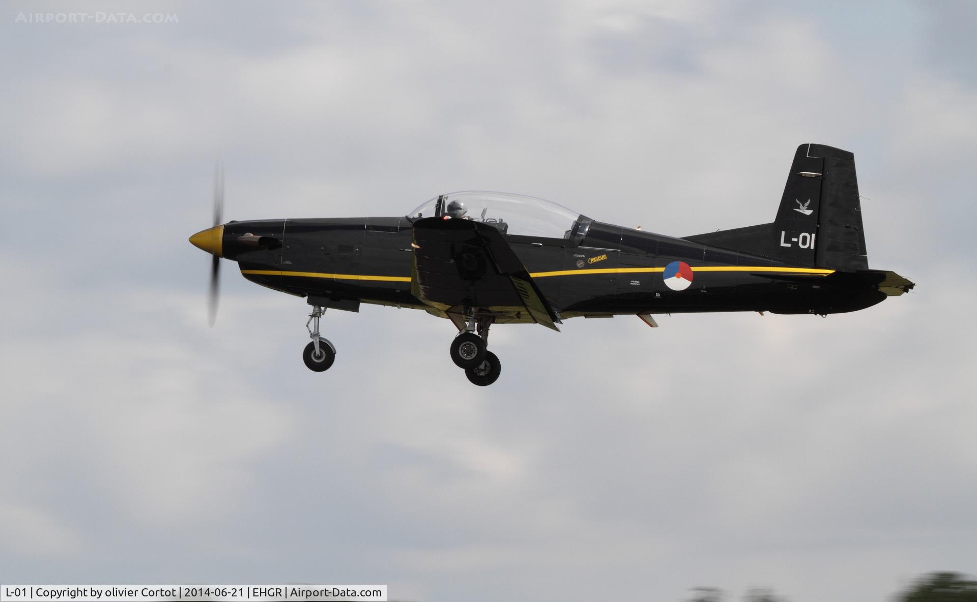 L-01, Pilatus PC-7 Turbo Trainer C/N 538, 2014 airshow