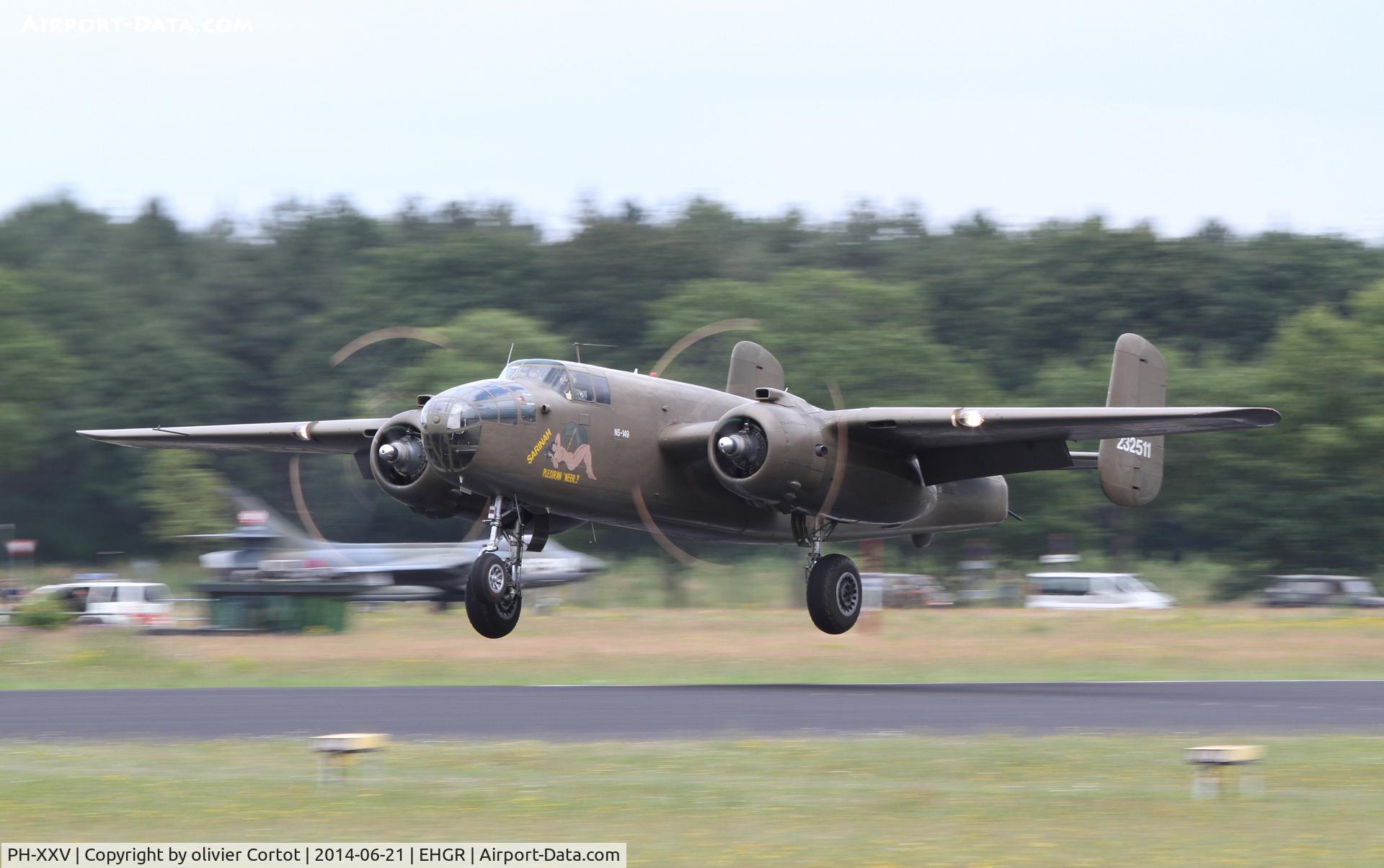 PH-XXV, 1944 North American B-25N Mitchell C/N 108-32782, Landing after her presentation