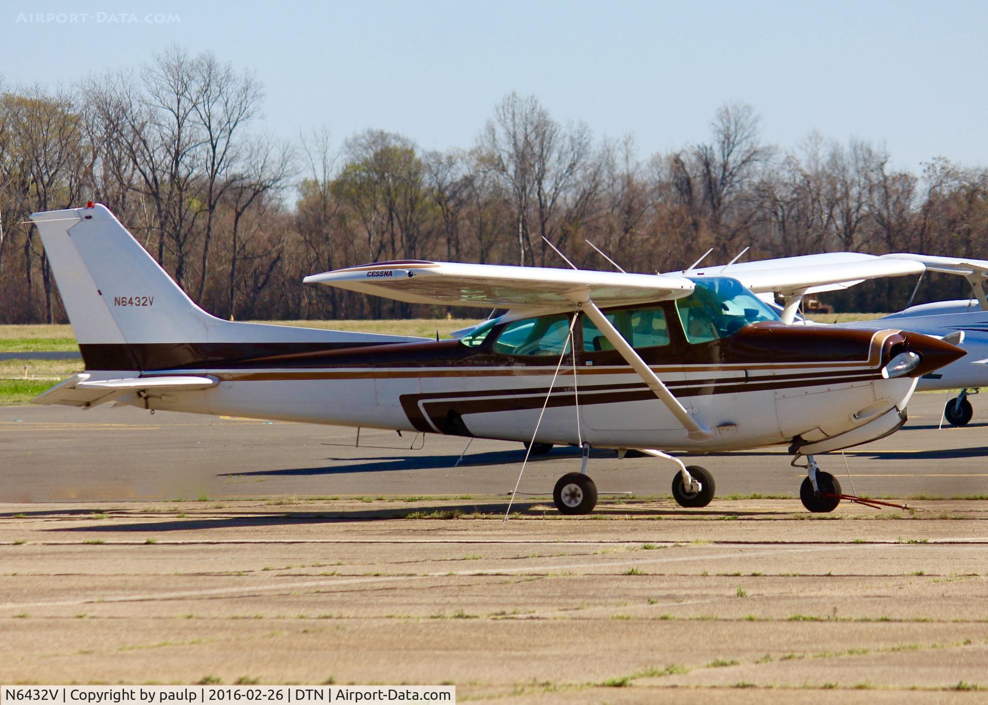 N6432V, 1980 Cessna 172RG Cutlass RG C/N 172RG0693, At Downtown Shreveport.