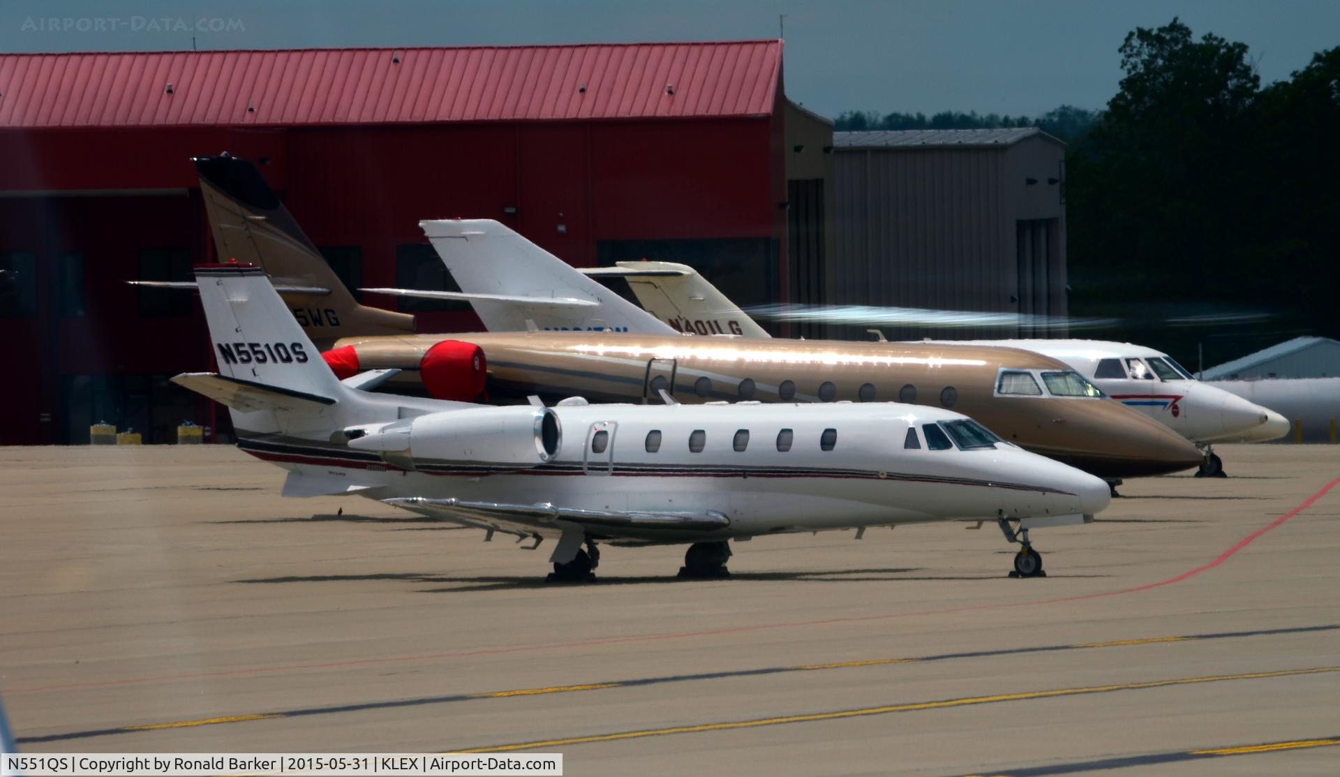 N551QS, 1996 British Aerospace BAE125 HAWKER 1000A C/N 259051, On the ramp Lexington