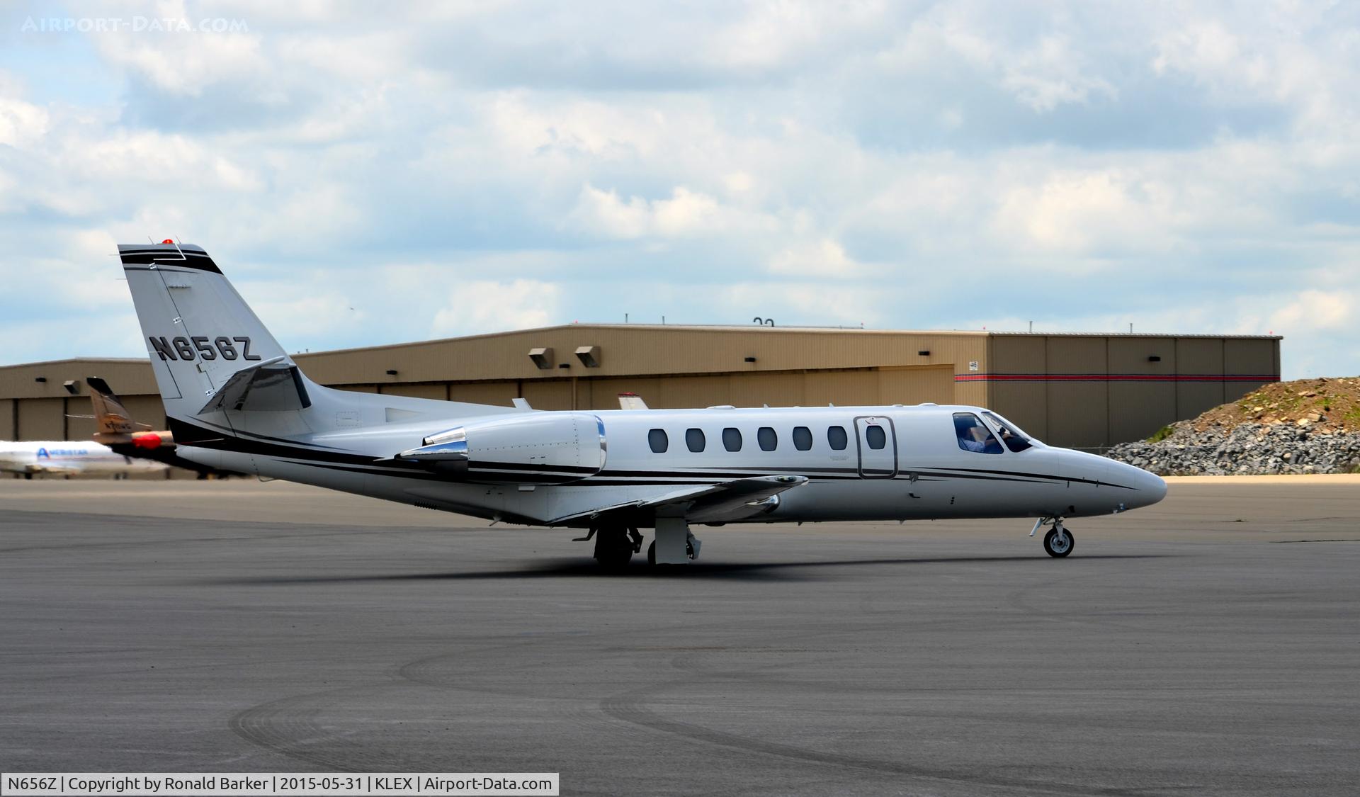 N656Z, 2004 Cessna 560 Citation Encore C/N 560-0656, Taxi Lexington