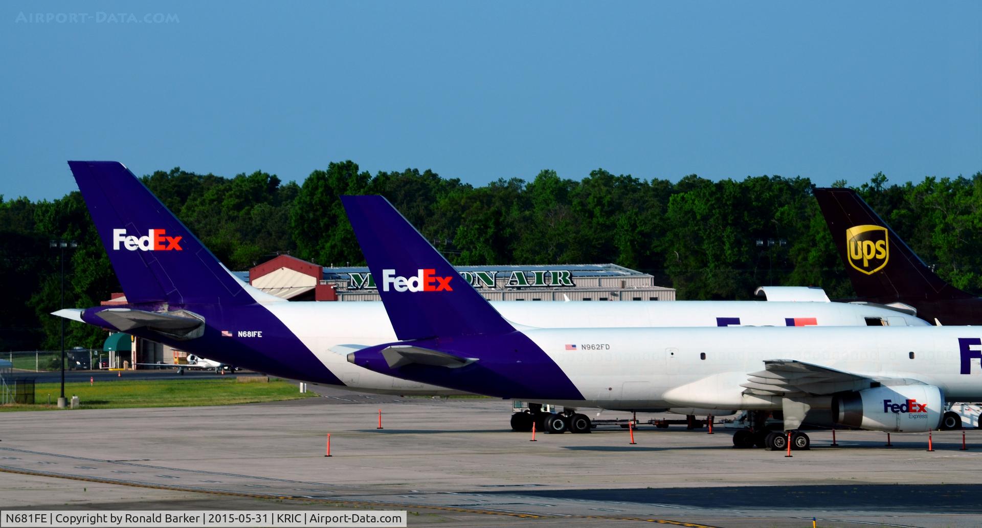 N681FE, 1999 Airbus A300F4-605R C/N 0799, On the ramp RIC