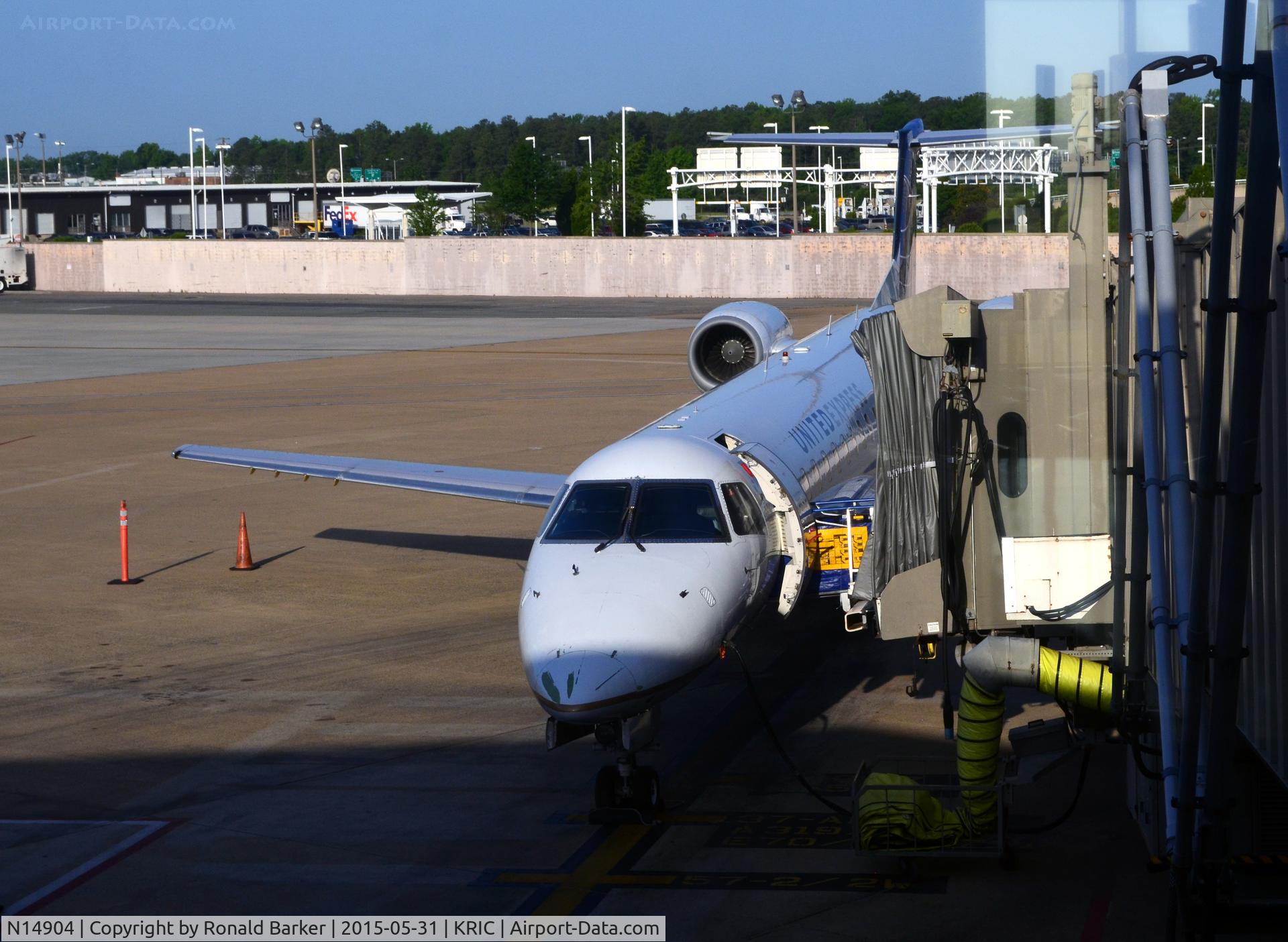 N14904, 2001 Embraer ERJ-145LR (EMB-145LR) C/N 145477, At the gate Richmond