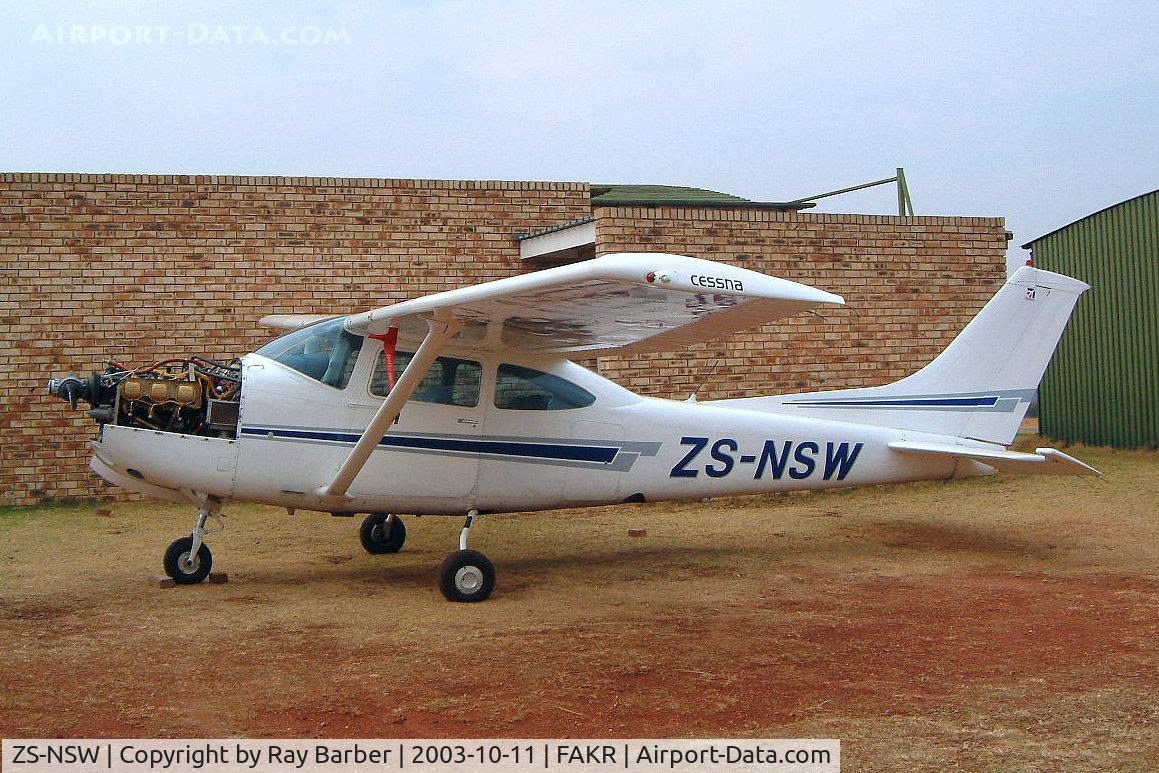 ZS-NSW, Cessna TR182 Turbo Skylane RG C/N R18201498, Cessna TR.182 Turbo Skylane RG II [R182-01498] Krugersdorp~ZS 11/10/2003