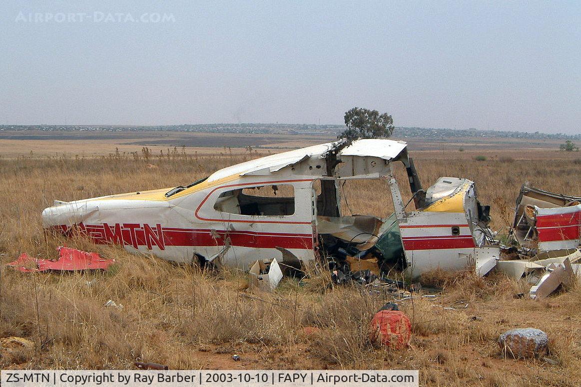 ZS-MTN, Cessna T210L Turbo Centurion C/N 21060960, Cessna T.210N Centurion [210-60960] Parys~ZS 10/10/2003. Wreck.