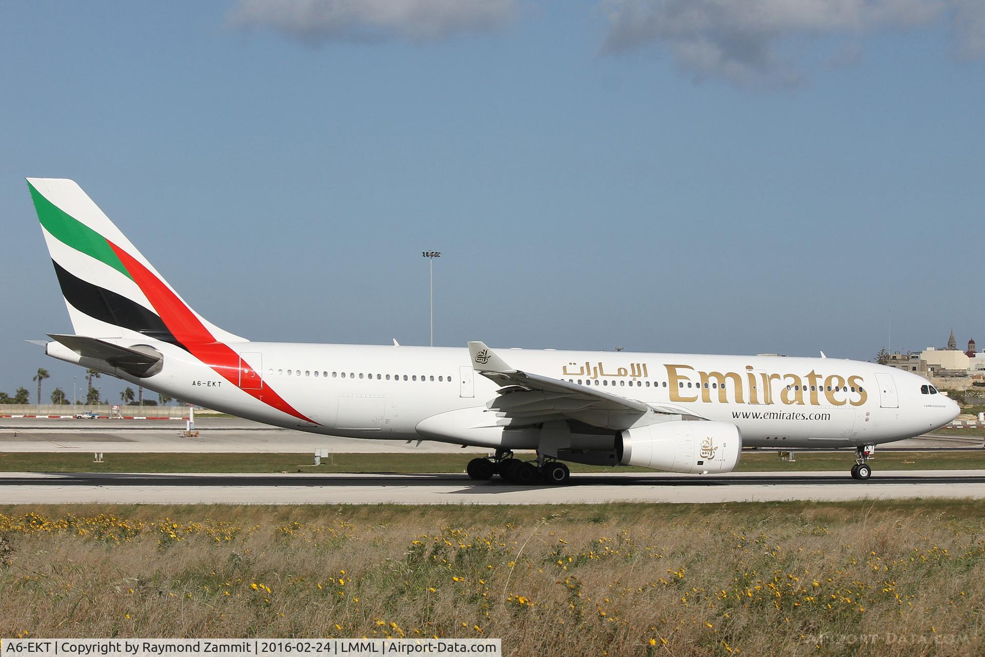 A6-EKT, 1999 Airbus A330-243 C/N 293, A330 A6-EKT Emirates Airlines