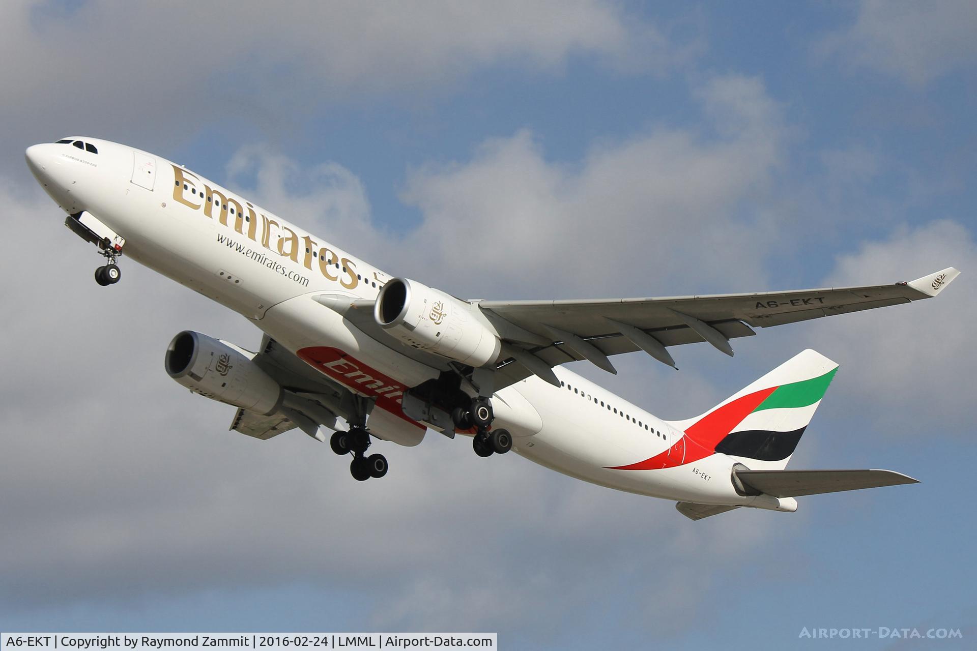 A6-EKT, 1999 Airbus A330-243 C/N 293, A330 A6-EKT Emirates Airlines