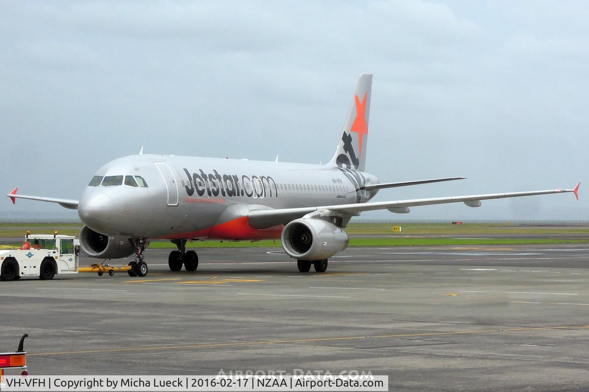 VH-VFH, 2012 Airbus A320-232 C/N 5211, At Auckland