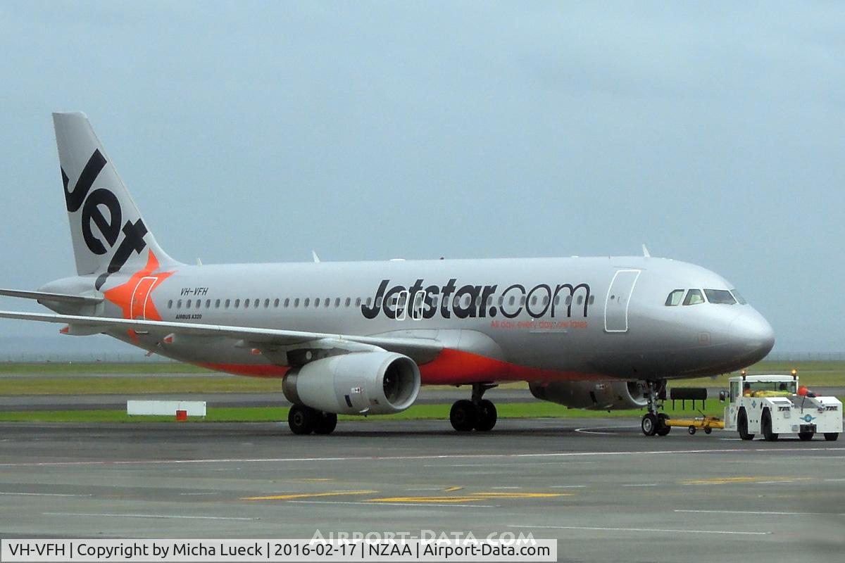 VH-VFH, 2012 Airbus A320-232 C/N 5211, At Auckland