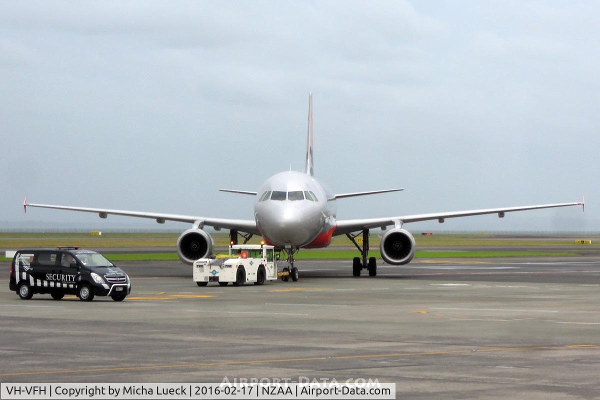 VH-VFH, 2012 Airbus A320-232 C/N 5211, At Auckland