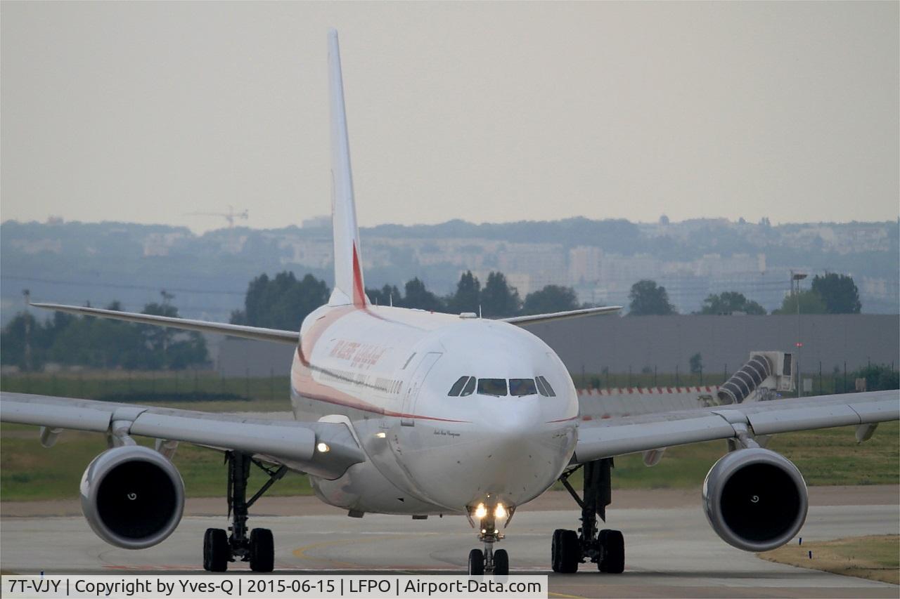 7T-VJY, 2005 Airbus A330-202 C/N 653, Airbus A330-202, Holding point rwy 08, Paris-Orly airport (LFPO-ORY)