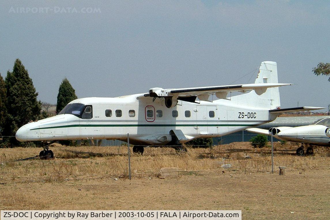 ZS-DOC, 1986 Dornier 228-201 C/N 8104, Dornier Do-228-202 [8104] (Biz Africa) Lanseria~ZS 05/10/2003